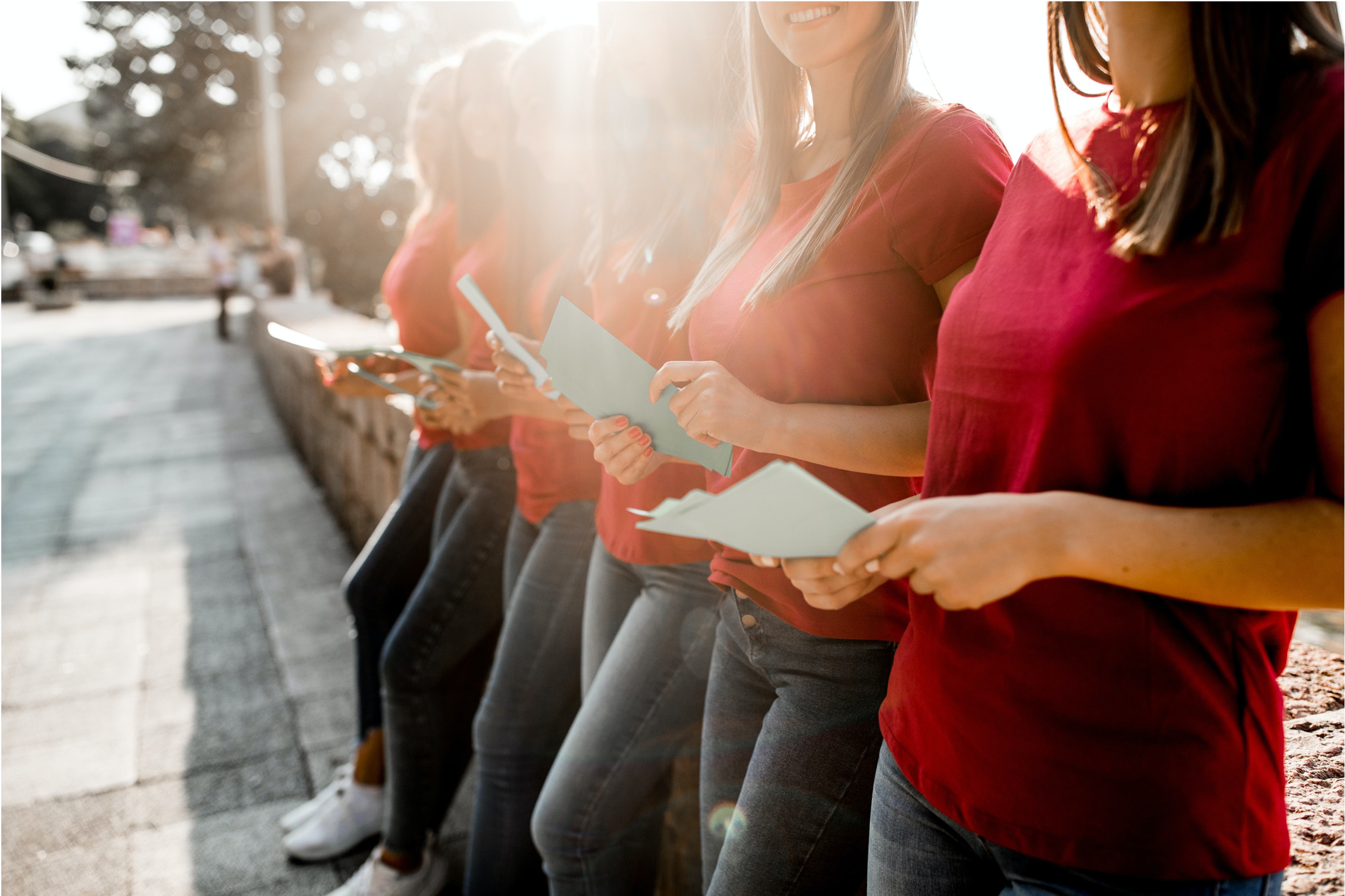 宣傳單張是一種非常實用的宣傳工具，可以應用於各種場合，如展覽會、演唱會、活動宣傳、應援、新產品推廣、餐牌、活動邀請、或小冊子等。透過宣傳單張，企業或品牌可以有效地傳達推廣業務和訊息，提高其知名度和形象。